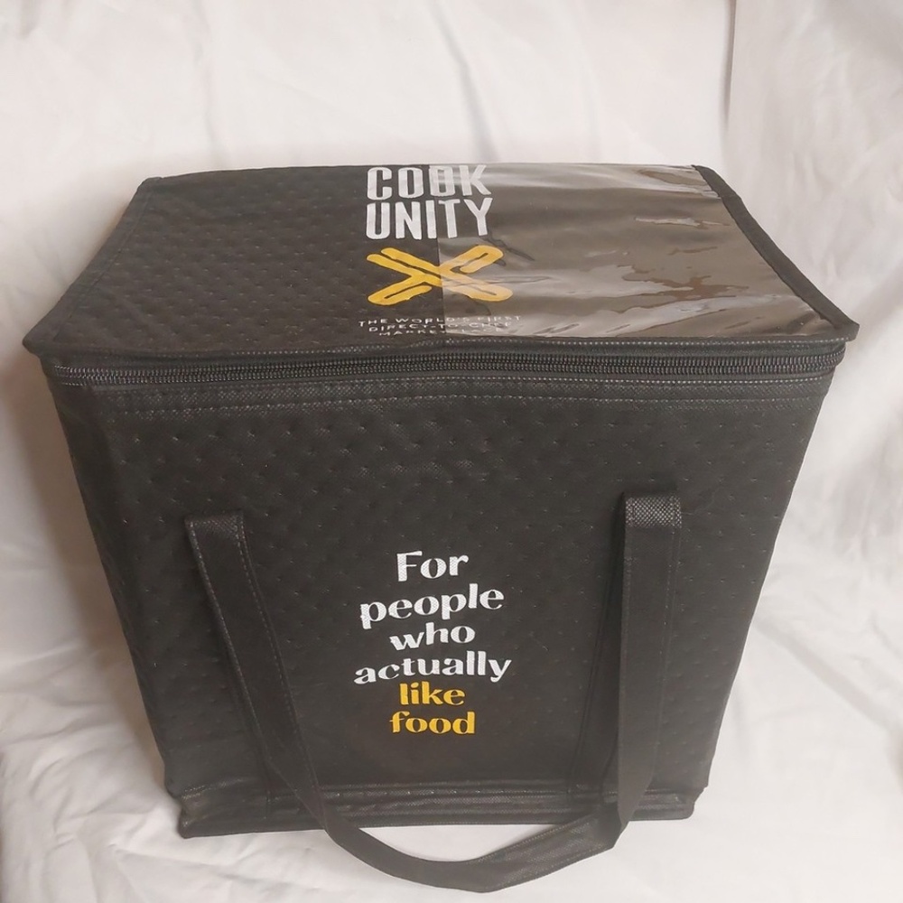CookUnity Reusable Black Insulated Bag 10L x 13W x 13H: Stippled Pattern